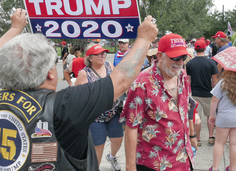 Foto: John Raoux/AP/TTTrump-anhängare köar till evenemanget i Orlando.