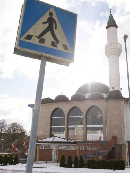Fittja moské, en av få svenska moskéer som byggts för ändamålet.