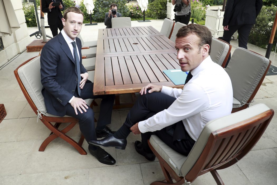Facebooks vd Mark Zuckerberg och Frankrikes president Emmanuel Macron.