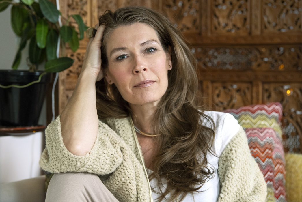 Martina Hallin vill visa att det faktiskt går att välja en egen väg och att det inte är ett måste att vara monogam.