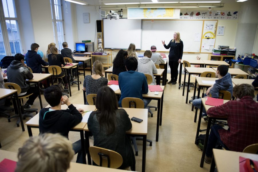 De svenska lärarna upplever att det är studiero i ungefär samma uppfattning som sina kollegor i övriga OECD-länder.