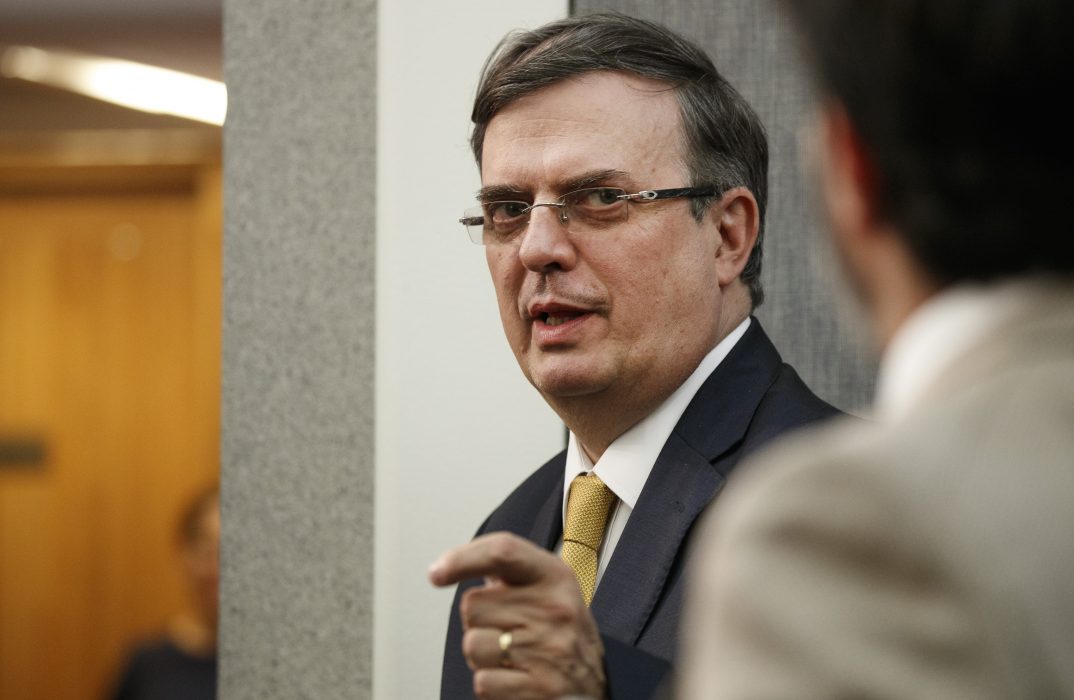 Mexikos utrikesminister Marcelo Ebrard befinner sig i Washington.