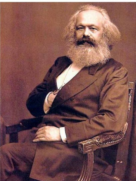 Karl Marx var ﬁlosof, ekonom och sociolog och hans skrifter och teorier blev mycket viktiga för den socialistiska rörelsen.