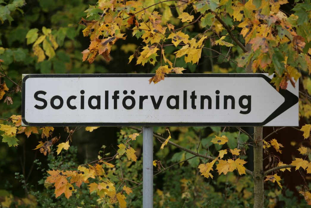 "Styrningen och återrapporteringen av arbetet med felaktiga utbetalningar är bristfällig och ansvaret otydligt", skriver delegationen på DN Debatt.