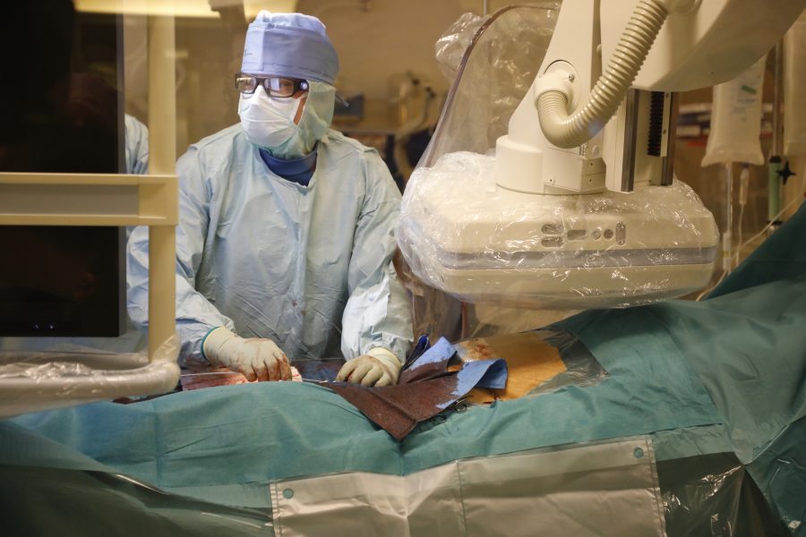 Regeringens utredare Sten Heckscher tycker att patienter som är bortom all räddning ska kunna hållas vid liv för att möjliggöra organtransplantation.