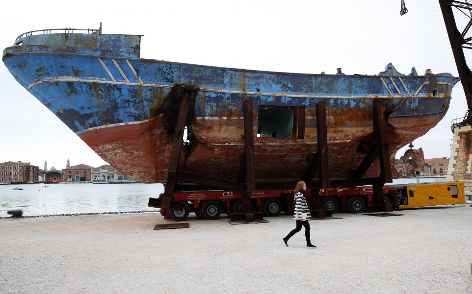 Båten Barca Nostra förlista på Medelhavet 2015 med över 700 migranter och flyktingar ombord – varav bara ett 20-tal överlevde.