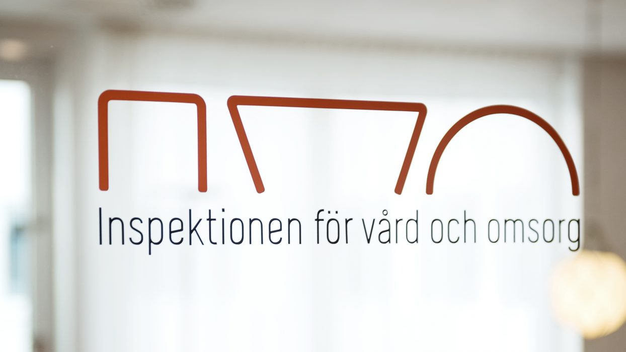 En kvinna i Göteborg kan ha legat död hemma i en månad.