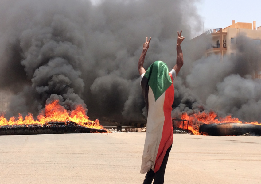 Foto: AP/TTOmkring 30 personer dödades i våldsamheter i Sudans huvudstad Khartum på måndagen.