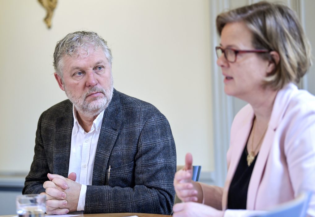Biståndsminister Peter Eriksson protesterar mot att FN-organet vikt ned sig för Kina.