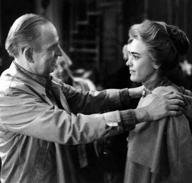 Ingmar Bergman regisserar och Ewa Fröling är skådespelare i den klassiska ﬁlmen Fanny och Alexander från 1982.