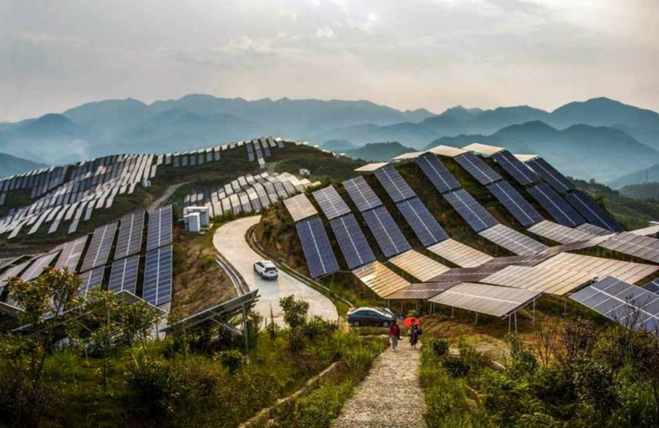 Solenergi är den billigaste formen av energi i Kina, Indien och Brasilien, rapporterar Bloomberg.