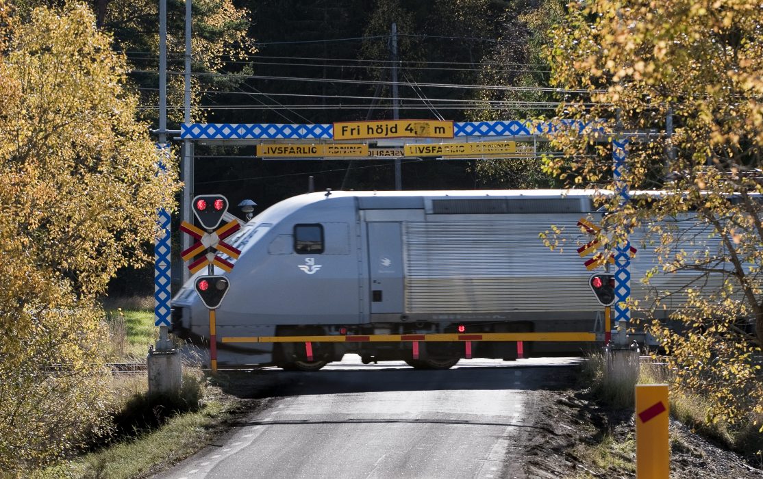 Sedan 2010 har nära 60 personer omkommit vid obevakade järnvägsövergångar.