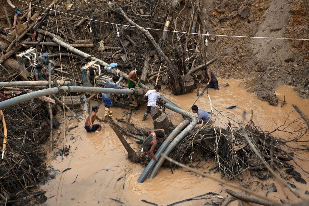 En olaglig gruva i Madre de Dios-regionen i Peru.