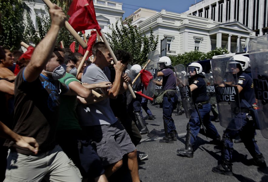 Sammanstötning mellan studenter och polis i Aten 2011.