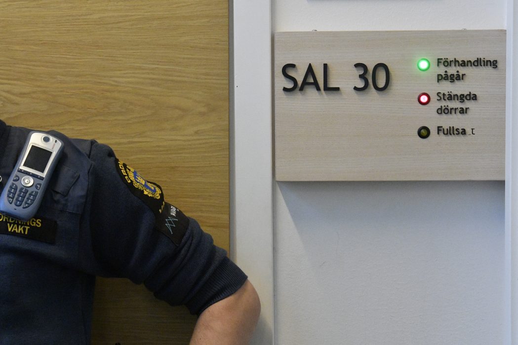 Från och med måndag den 1 juli är det förbjudet att använda elektronisk utrustning i rättssalar.