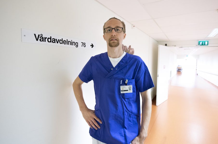 Fredrik Brun arbetar på en avdelning med medicin- och strokepatienter.