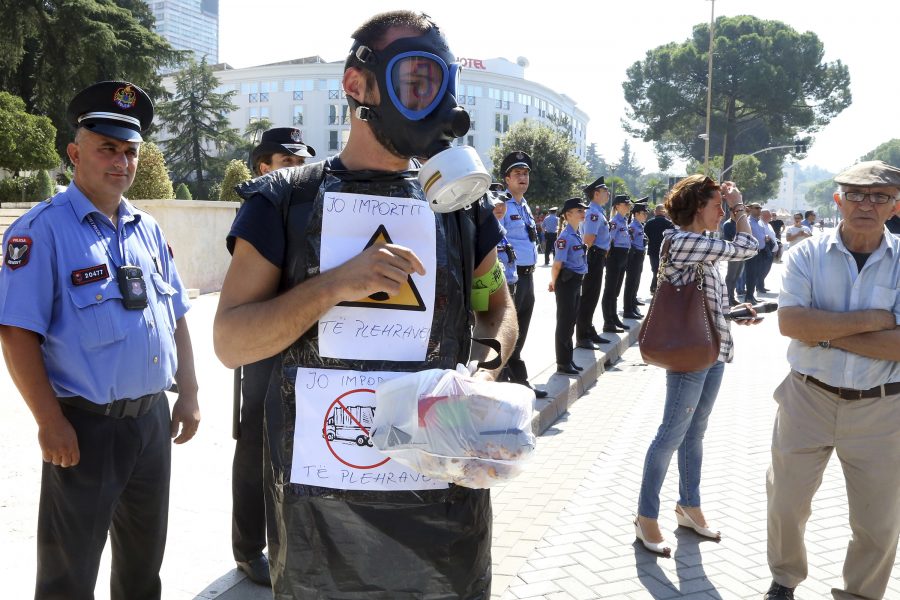 Bild från en tidigare protest för miljön i Tirana, Albanien.