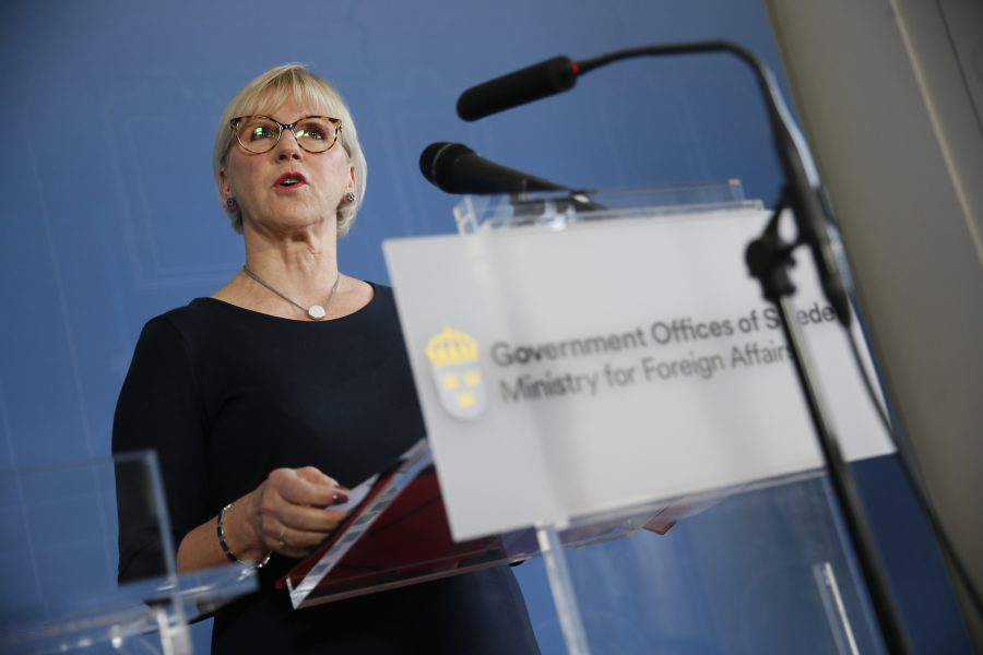 Utrikesminister Margot Wallström bekräftar under en pressträff att regeringen just nu inte kommer att underteckna FN:s konvention om kärnvapenförbud, bland annat eftersom det saknar stöd i riksdagen.