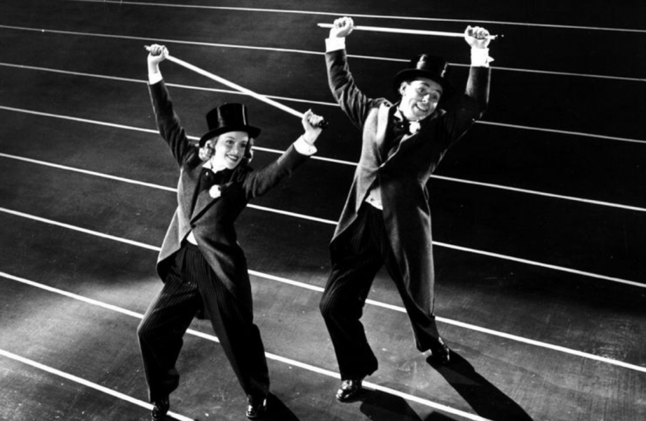 Vad håller de i och vad håller de på med? Annalisa Ericson och Nils Poppe i filmen "Tappa inte sugen" 1947.