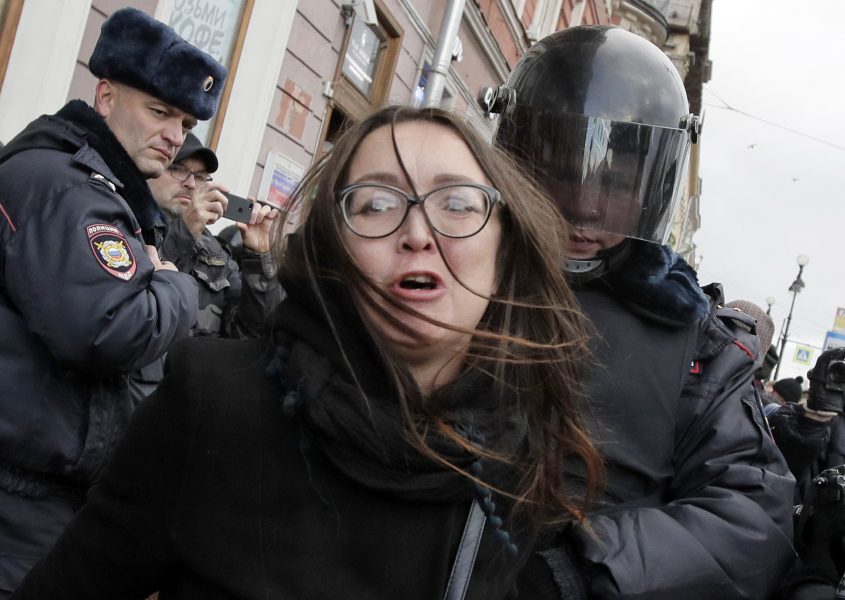 Jelena Grigorjeva greps av polis i oktober 2018 under en protest i S:t Petersburg.