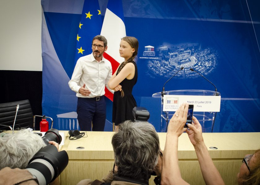 Greta Thunberg och oberoende ledamoten i nationalförsamlingen Matthieu Orphelin, som bjudit in henne till debatten.