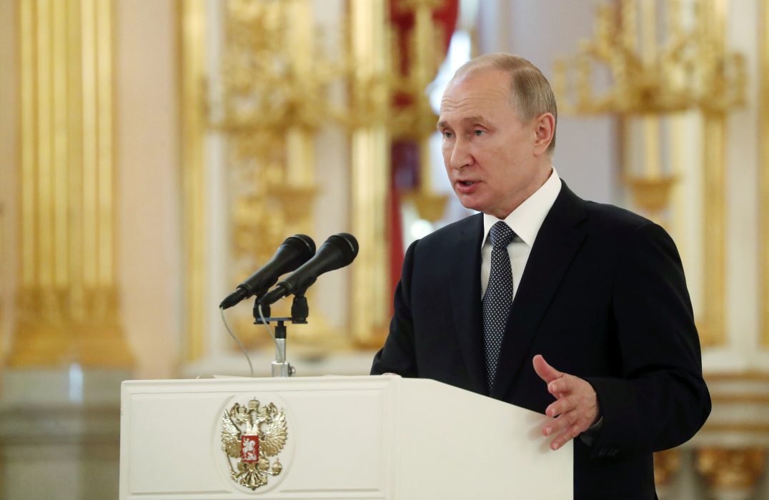 Rysslands president Vladimir Putin undertecknade på onsdagen beslutet om att lämna kärnvapenavtalet INF.