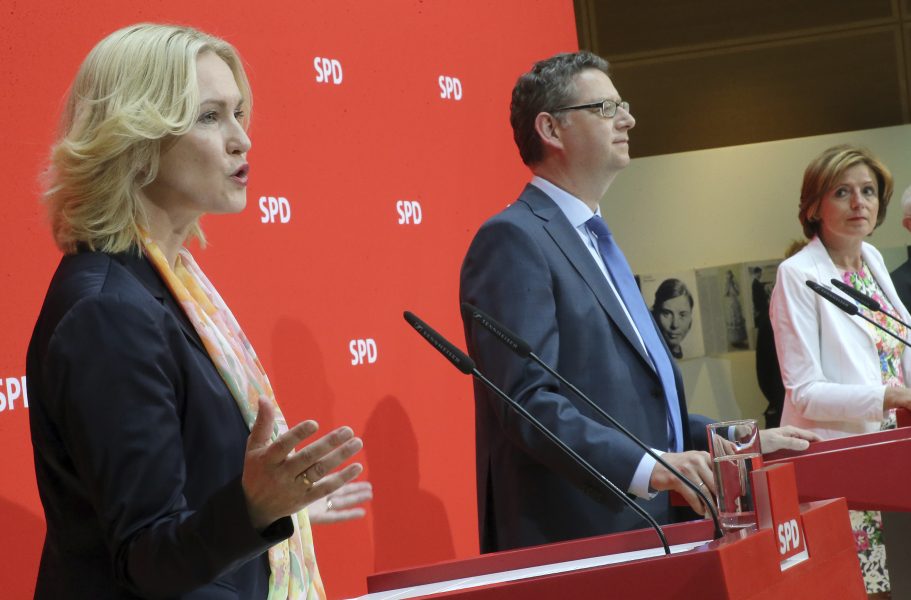 Tyska Socialdemokraternas (SPD) tre tillförordnade ledare Manuela Schwesig (till vänster), Thorsten Schäfer-Gümbel (i mitten) och Malu Dreyer (till höger).