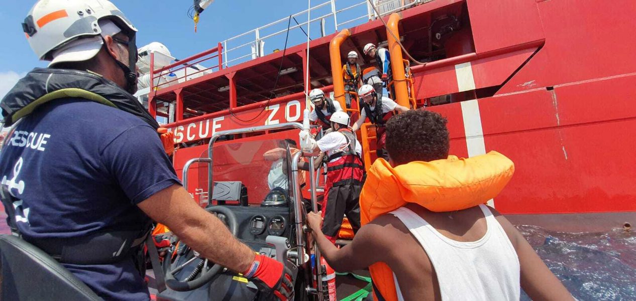 Flyktingar räddas ombord på Ocean Viking den 13 augusti.