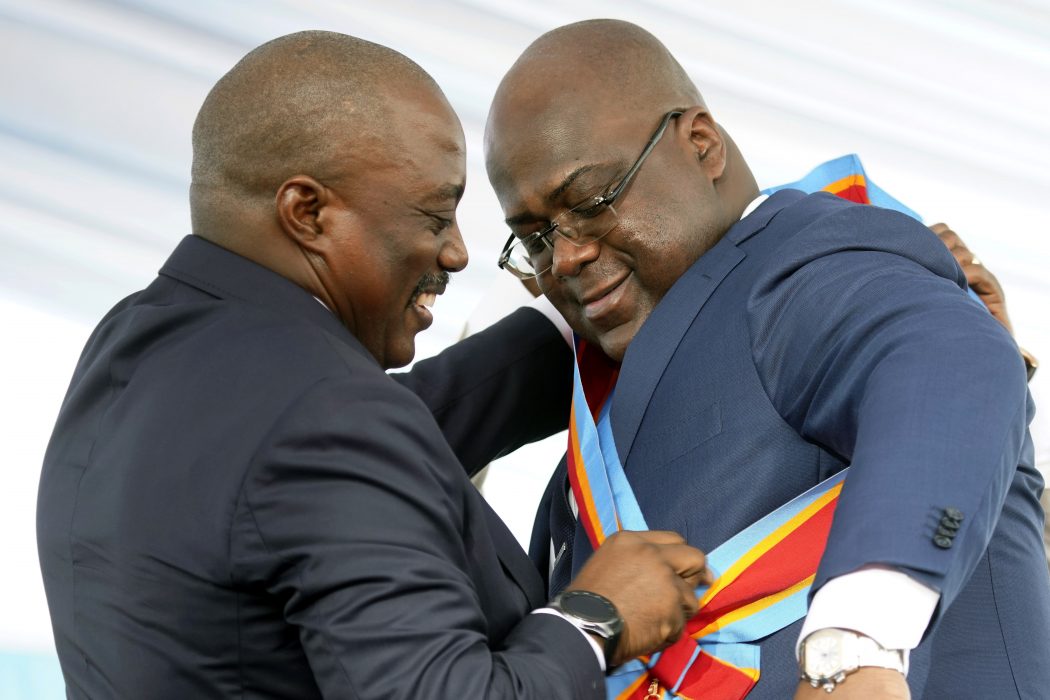 Kongo-Kinshasas president Félix Tshisekedi (till höger) tillsammans med företrädaren Joseph Kabila.