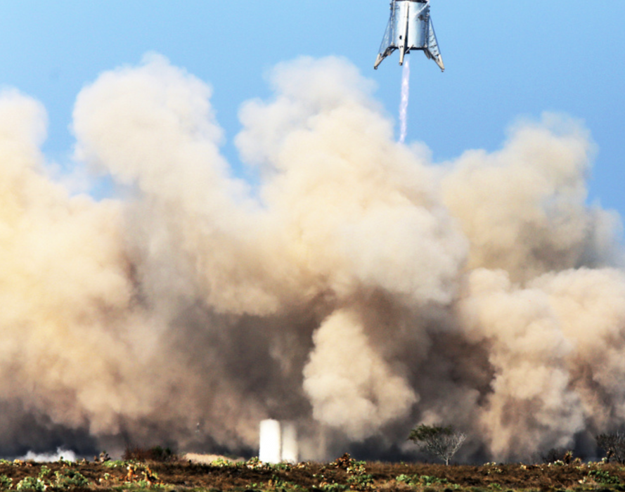 Starhopper lyfte ungefär 150 meter vid Boca Chica Beach i Texas.
