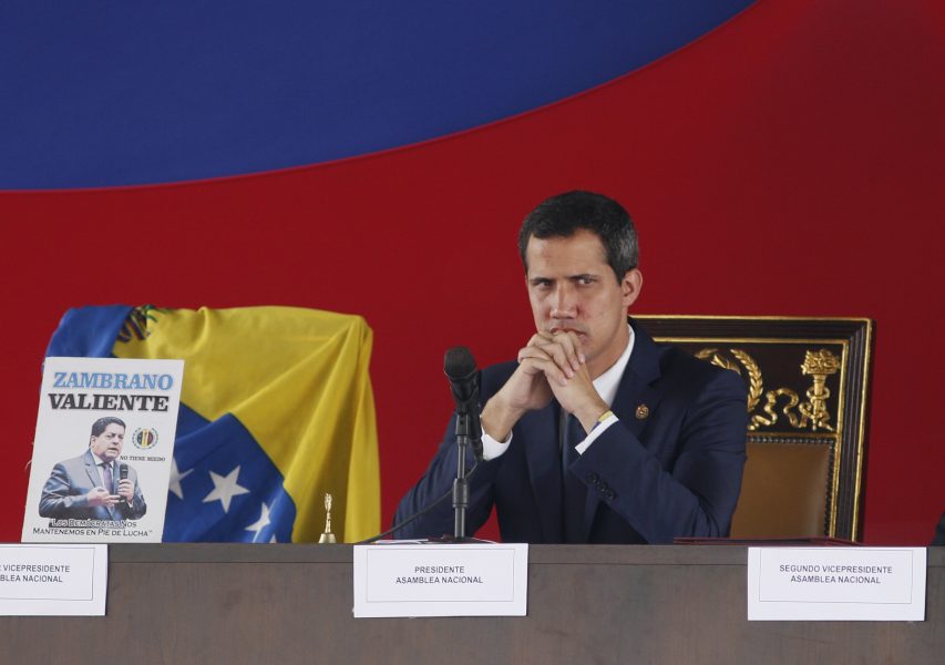 Oppositionsledaren och självutnämnde interimspresidenten Juan Guaidó stöttar USA:s sanktioner mot Nicolás Maduros regering i Venezuela.
