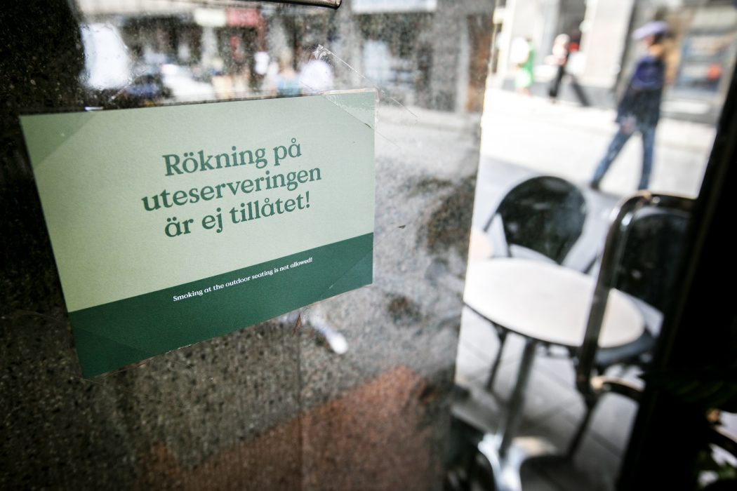 Fler tuggar nikotin efter att rökförbudet införts på bland annat uteserveringar.