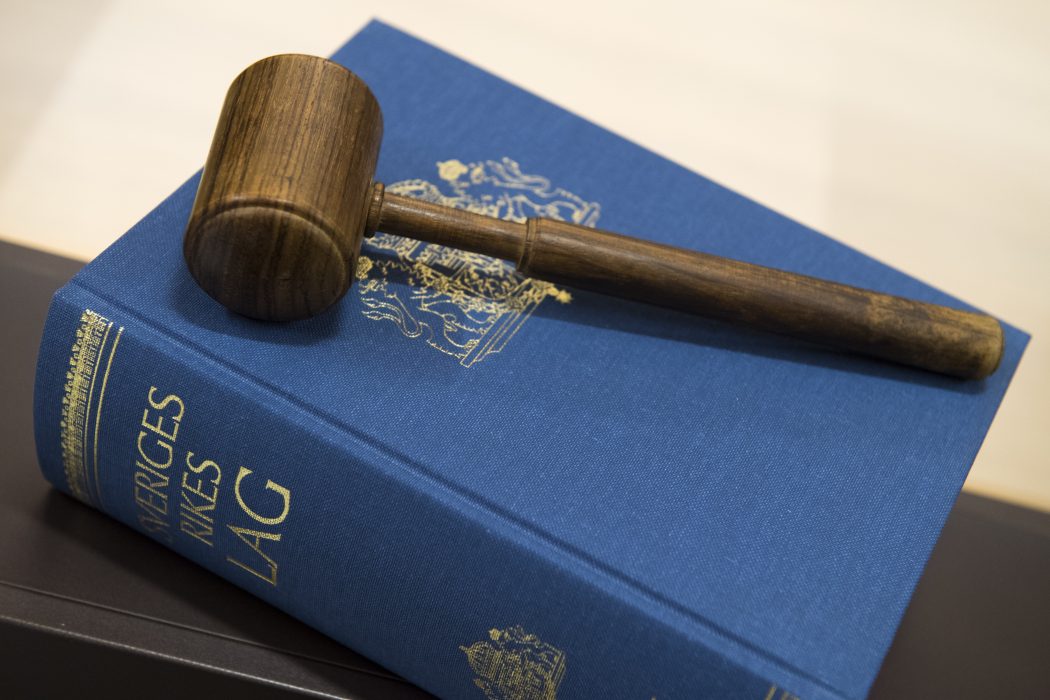 En man döms till tre års fängelse för att ha fört bort en 13-årig flicka.