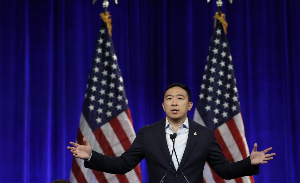 Andrew Yang, en av Demokraternas presidentkandidater, förespråkar basinkomst.