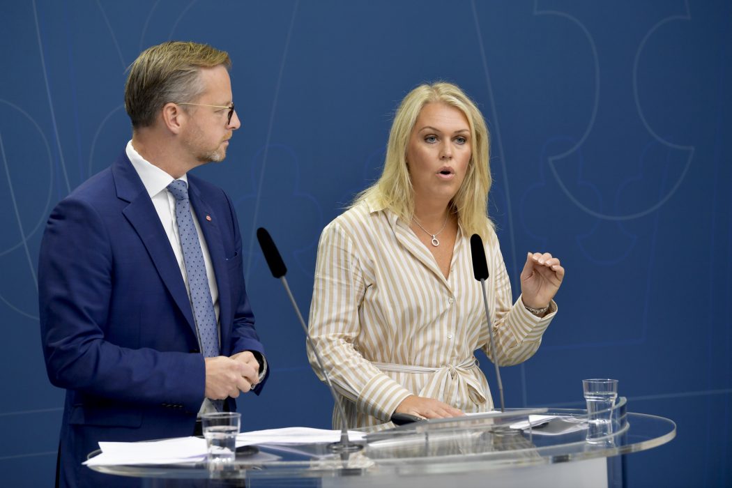 Inrikesminister Mikael Damberg (S) och socialminister Lena Hallengren (S) presenterar nya åtgärder för att bekämpa narkotika.