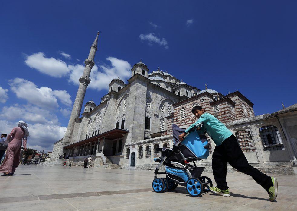 Den 20 augusti hade den turkiska regeringen först beordrat syrier som inte varit registrerade i Istanbul att lämna staden.
