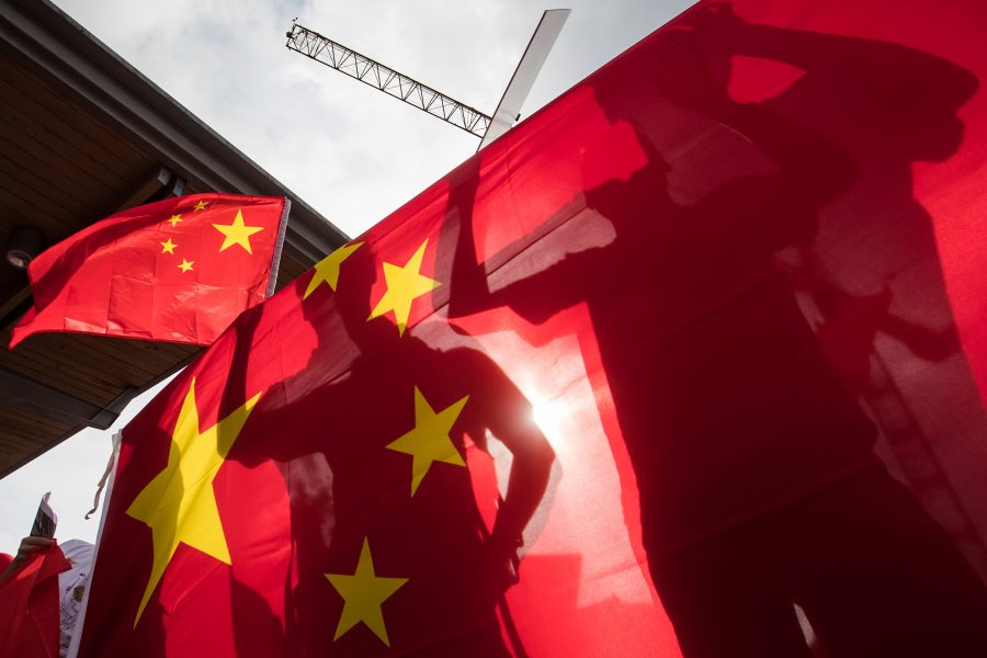 Kristdemokraterna utreder koppling till kinesisk organisation.