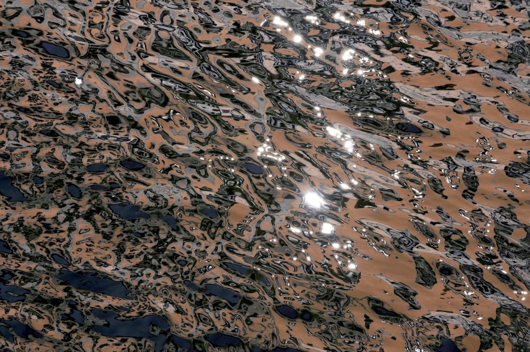 240 000 liter orenat avloppsvatten från toaletter släpptes ut i havet vid Smögen efter ett tekniskt fel.