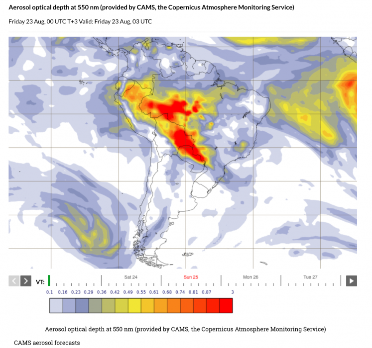 Bild från i dag fredag över aerosoler (små partiklar) som visar på ett stort rökmoln som ligger över stora delar av Brasilien, Bolivia och Paraguay.