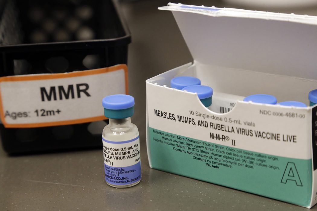Ett vaccin mot mässling, påssjuka och röda hund.