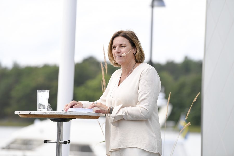 MP:s språkrör Isabella Lövin under sitt tal i Gustavsbergs gästhamn på Kattholmen i Värmdö.
