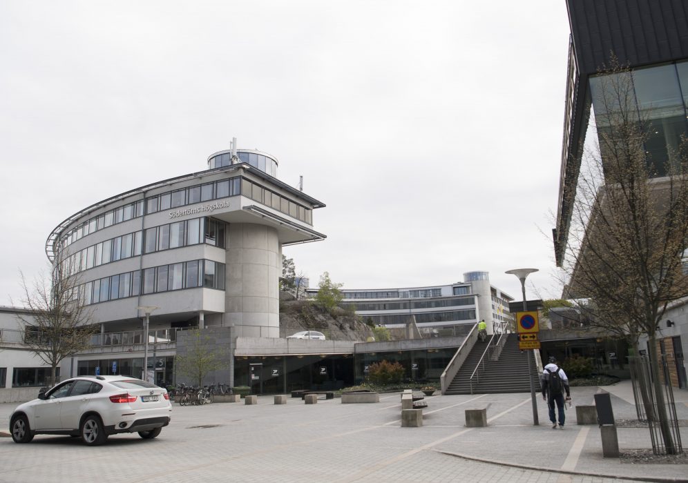 Många unga med uppehållstillstånd väljer utbildningar inom hälso- och sjukvård.