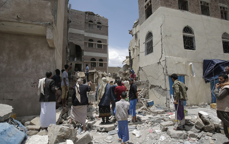 Förödelse i Sanaa efter ett anfall av den saudiskledda alliansen den 8 juli i år.