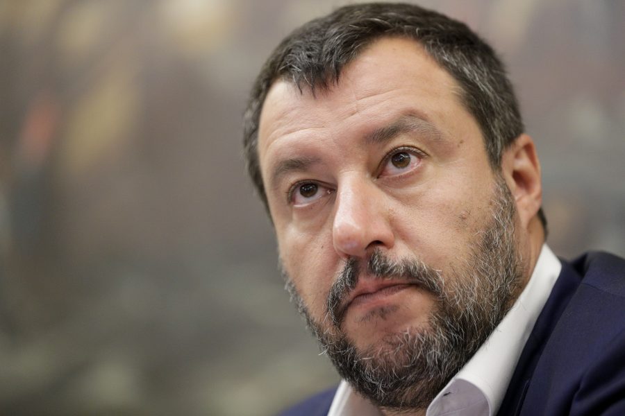 Det antagna dekretet är en seger för Italiens inrikesminister Matteo Salvini.