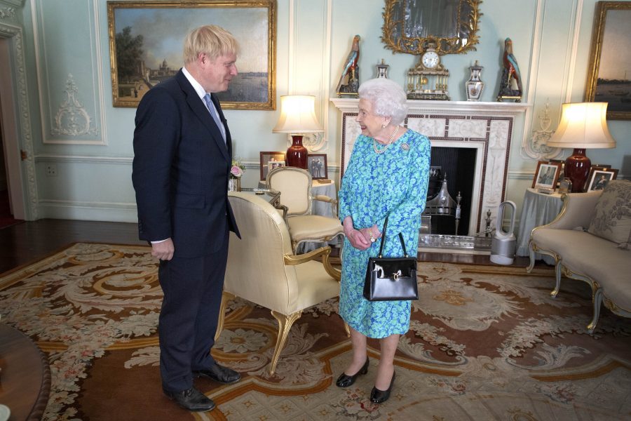 Boris Johnson och drottning Elizabeth II vid ett möte i juli.