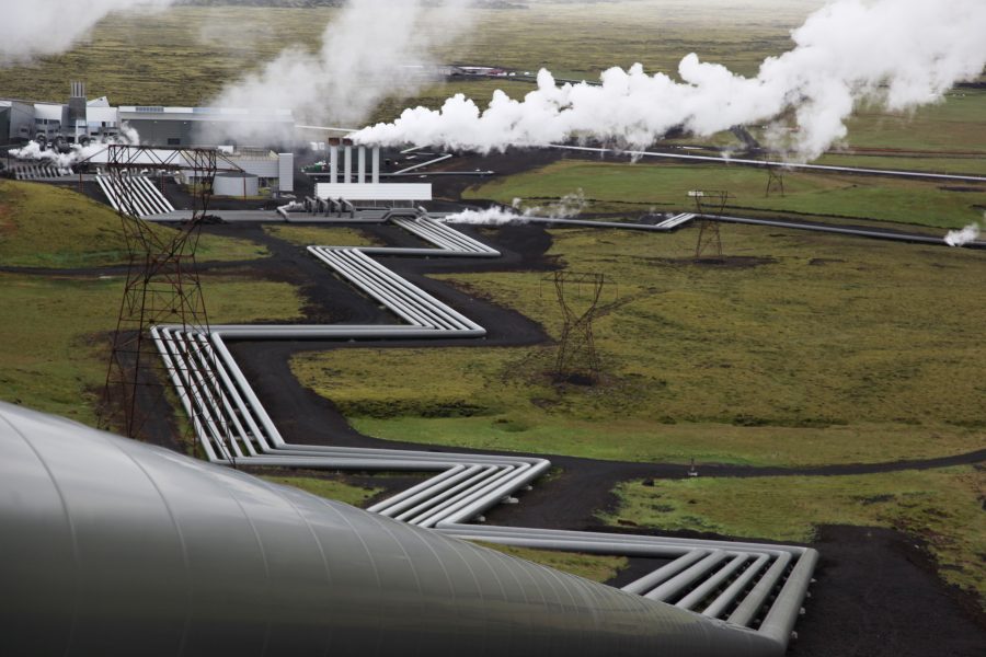 Forskare inom projektet Carbfix har utvecklat en metod för att lagra koldioxid i marken vid det geotermiska kraftverket Hellisheidi utanför Reykjavik.