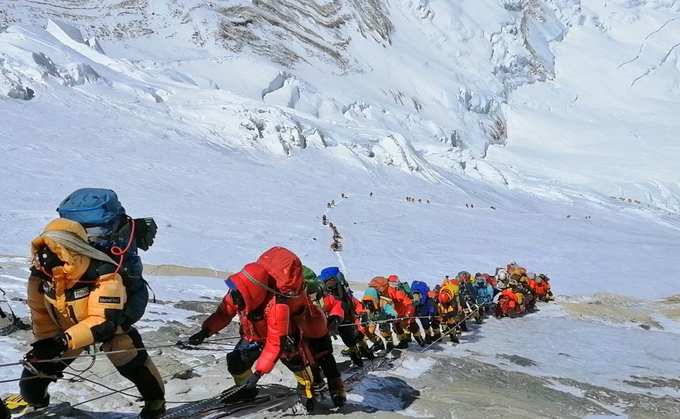 Nya regler för att bestiga Mount Everest ska minska antalet dödsolyckor.