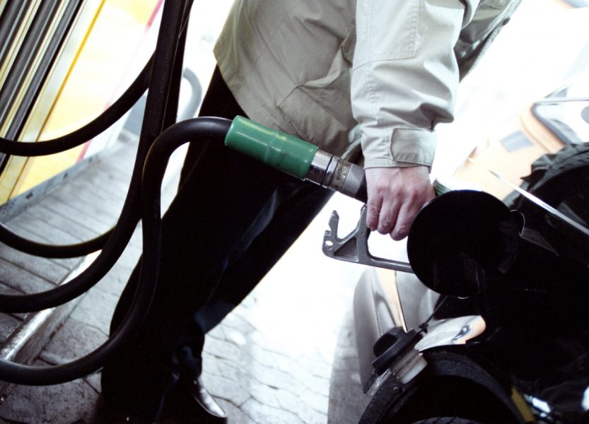 Hälften av bensinen och dieseln som tankas i svenska bilar har okänt ursprung.