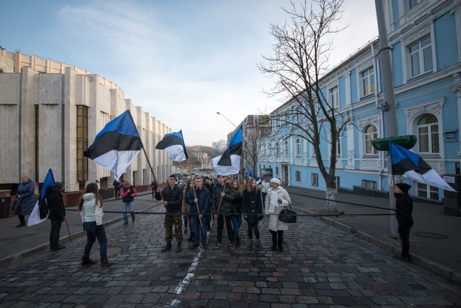 Konstprojekt St ller Fr gor Om Dagens Relationer Syre