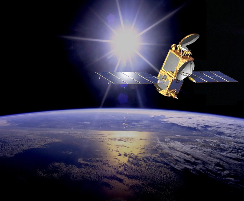 Satelliterna kretsar som ett oskyddat nervsystem runt jorden.